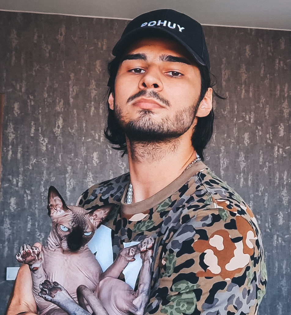 Українські зірки похвалилися своїми улюбленцями: сліпа кішка Буля і відразу 7 собак!